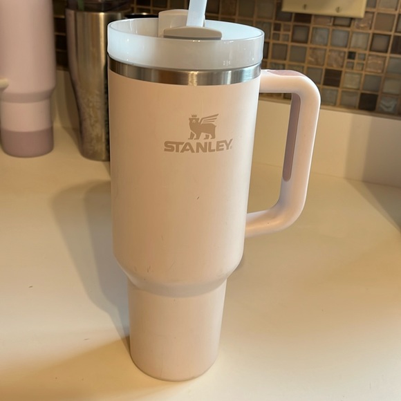 Stanley 40 ounce Quencher in Rose Quartz - Picture 2 of 6